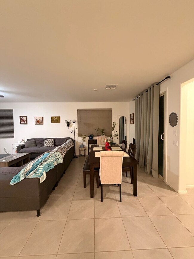 Building Photo - 9020 E Pantano Bluff Dr