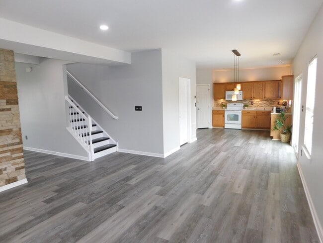 Building Photo - 104 Pebble Creek Dr