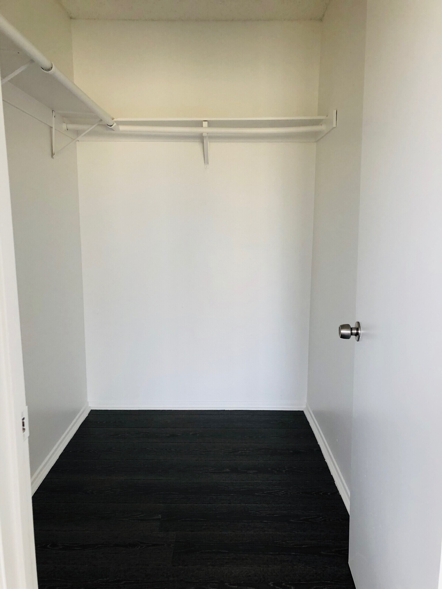 Building Photo - 833 S Berendo St