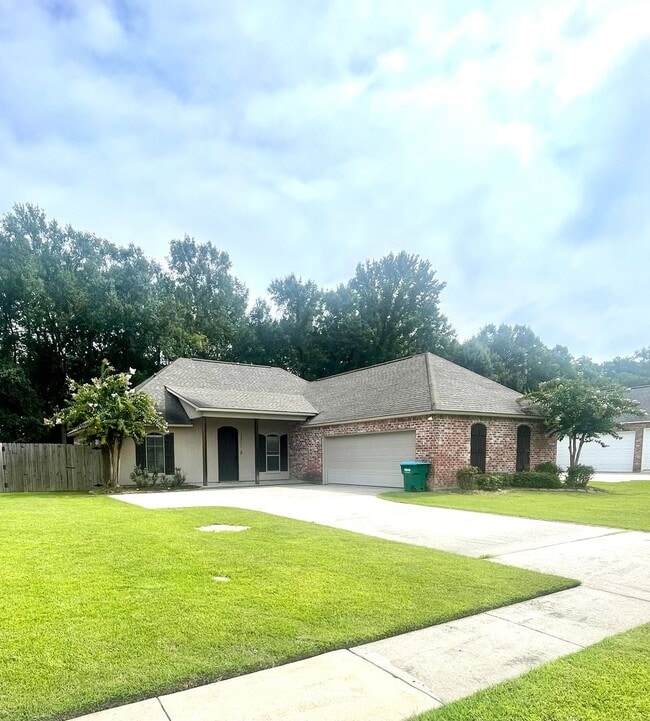 Building Photo - Charming 3 Bedroom 2 Bath home for Rent