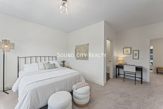 Building Photo - 700 N Dupont Ave