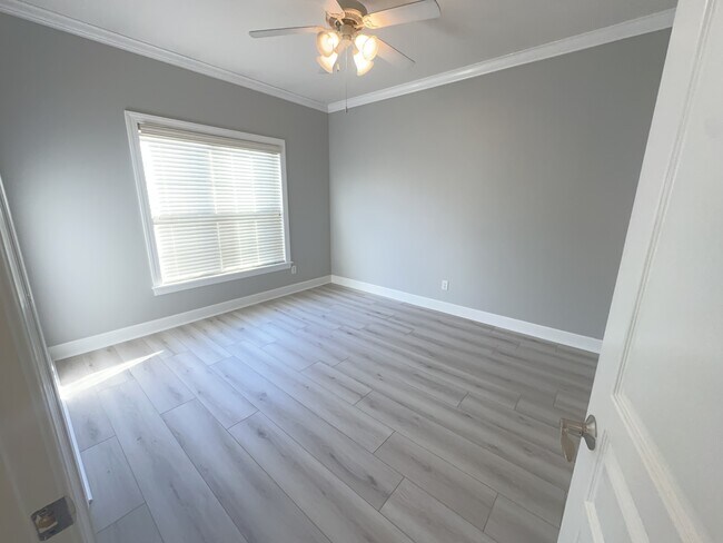 Building Photo - 3650 Victoria Dr