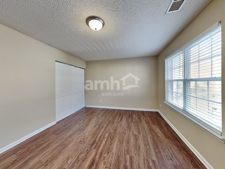 Building Photo - 10741 Glenluce Ave