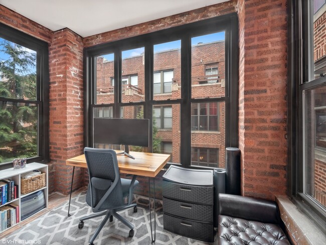 Building Photo - 743 W Cornelia Ave
