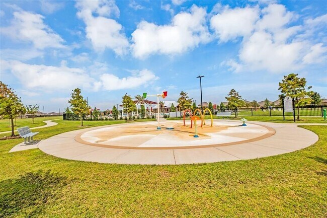 Building Photo - 24527 Royal Pike Dr