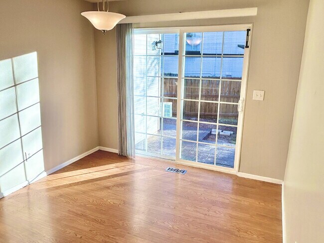 Building Photo - "Charming Home in the Cottonwood Community!"