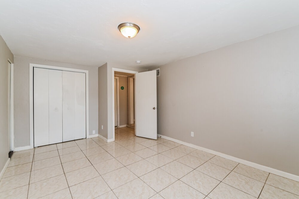 Building Photo - 100 Apache St