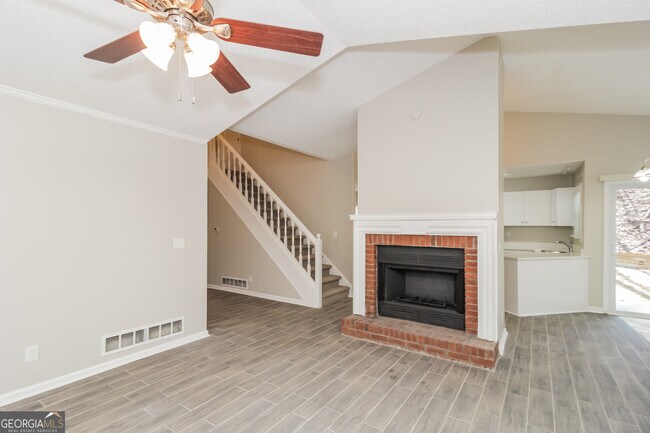 Building Photo - 215 Allatoona Highland Dr