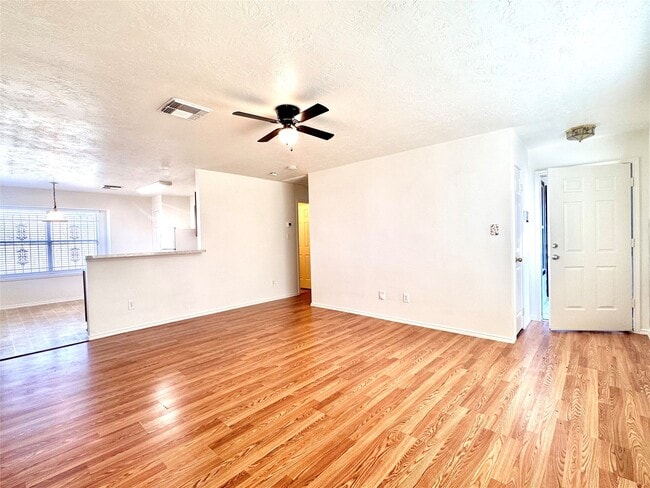 Building Photo - 8225 Gladstone St