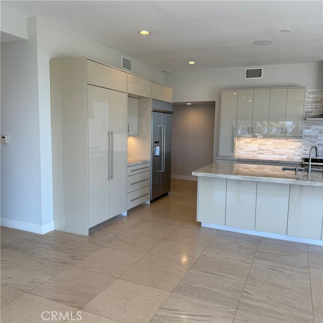 Building Photo - 2615 Temple Hills Dr