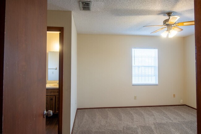 Building Photo - Move-In Ready 3-Bedroom, 2-Bathroom Rental...