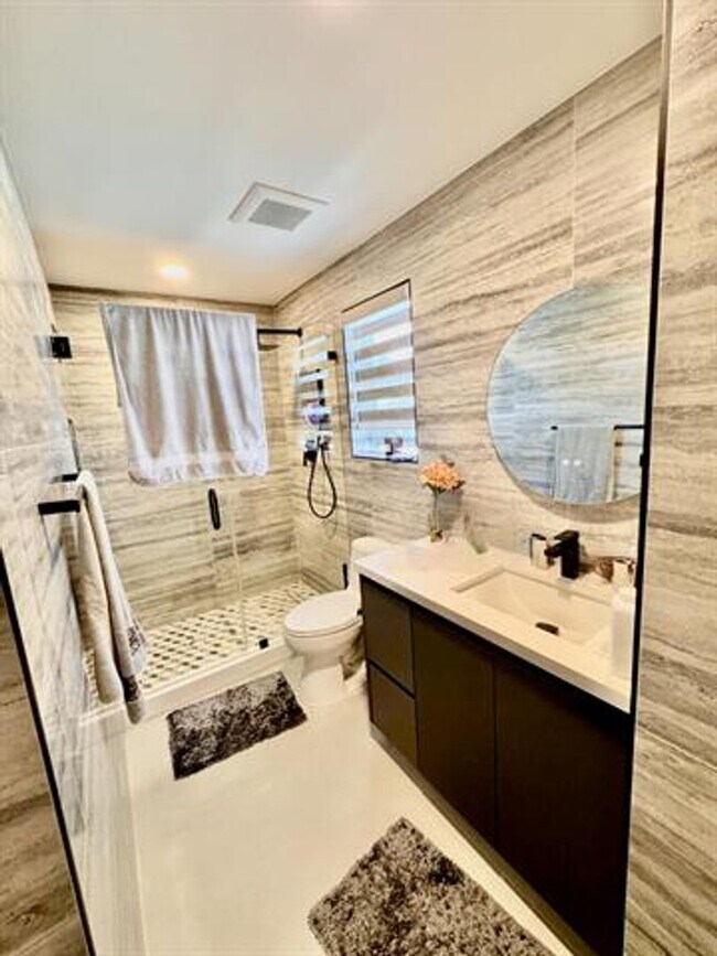 Building Photo - 1081 Wilshire Cir E