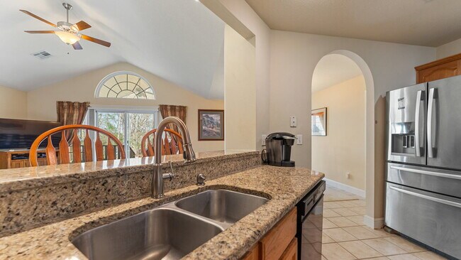 Building Photo - "Lovely 3-Bed Home with Granite Kitchen & ...