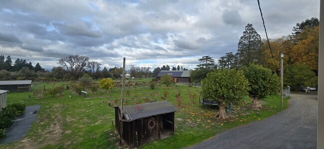 Building Photo - Beautiful Home With Incredible Views