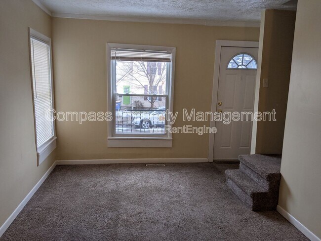 Building Photo - 142 Page St NE