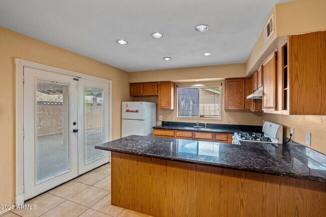 Building Photo - 2534 E Randall Dr