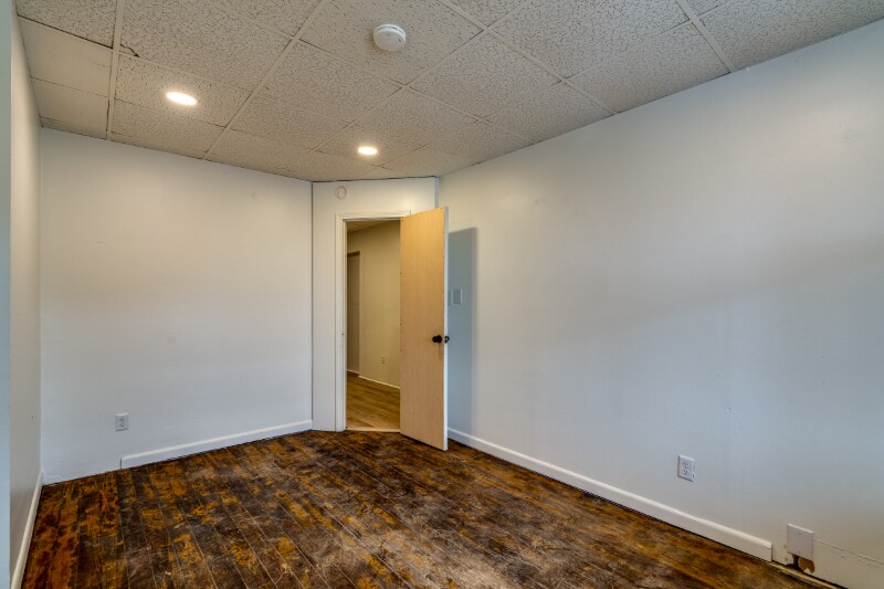 Building Photo - 613 W Orange St