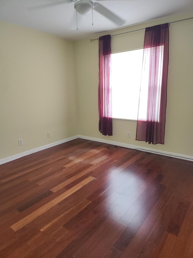 Building Photo - 5242 Victoria Cir