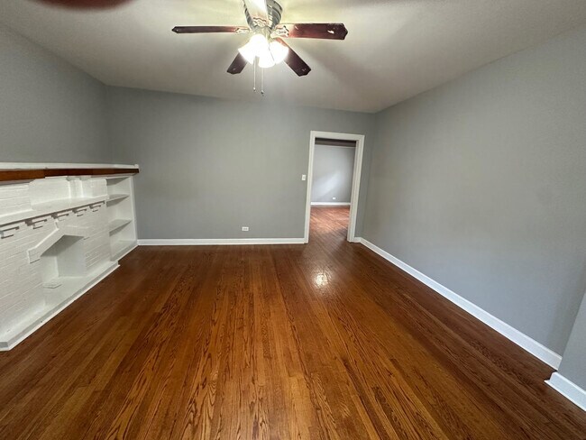 Building Photo - 4129 W Barry Ave