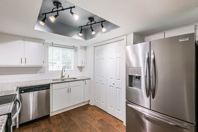 Building Photo - 5005 Georgi Ln