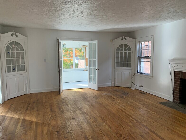 New Hardwood FloorsFire Pl sealed - 3520 Ingleside Rd
