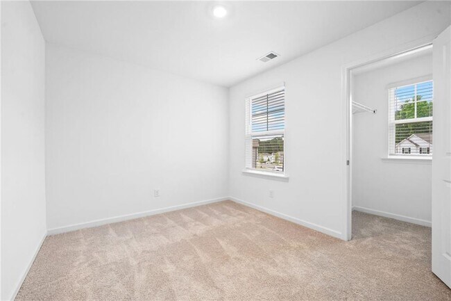 Building Photo - 788 Evergreen Rd
