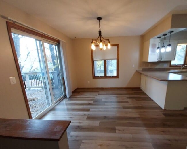 Building Photo - Nice 4 Bedroom 2 Bathroom house in Hudson