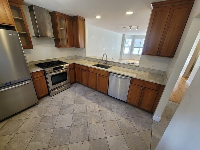 Building Photo - 3 Raymond St