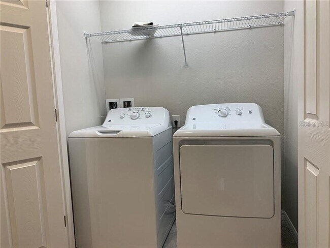 Building Photo - 7042 Grand Elm Dr