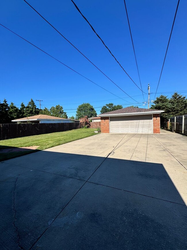 Building Photo - 32740 Bunert Rd