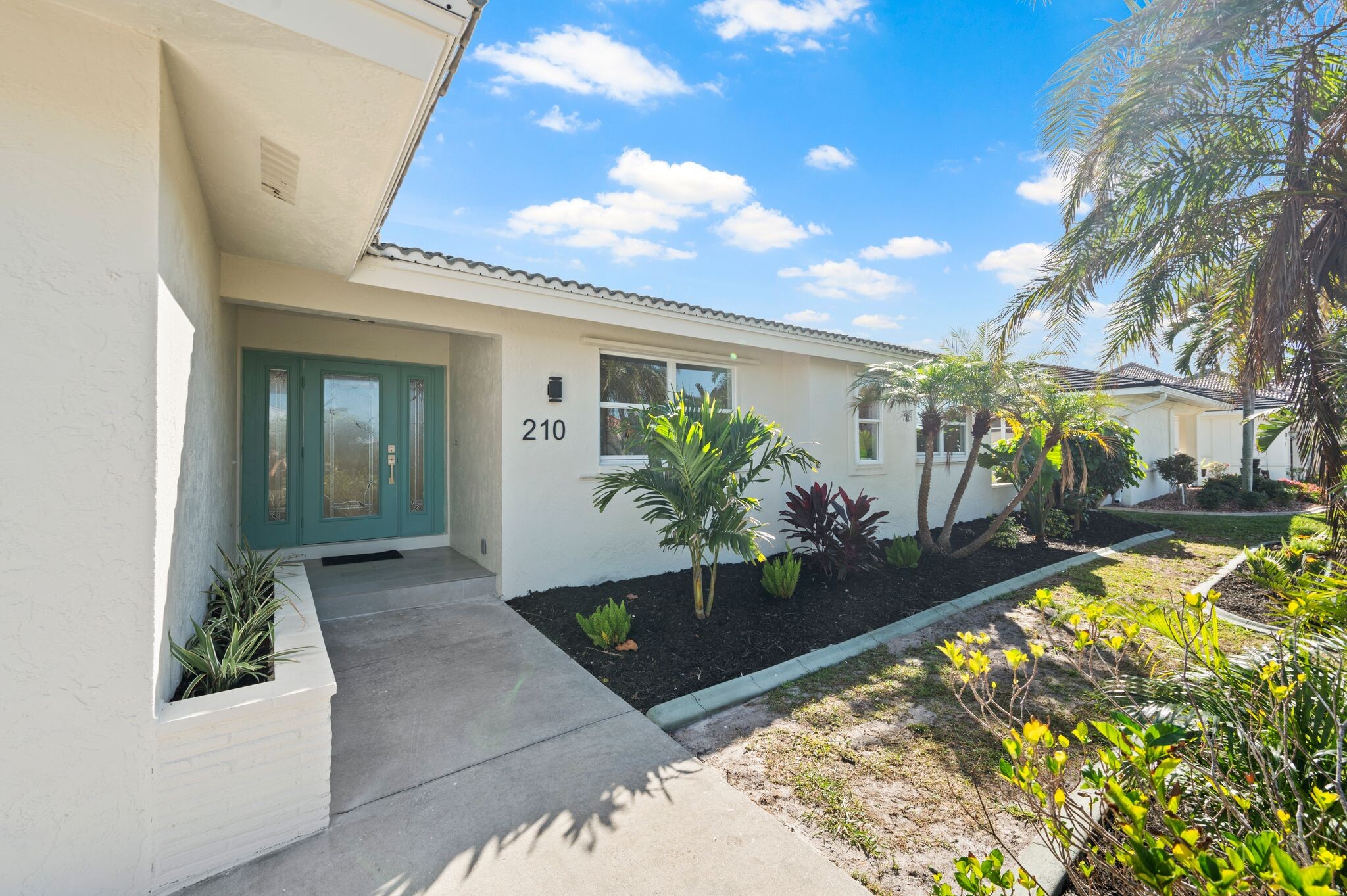 Building Photo - 210 Divinci Dr