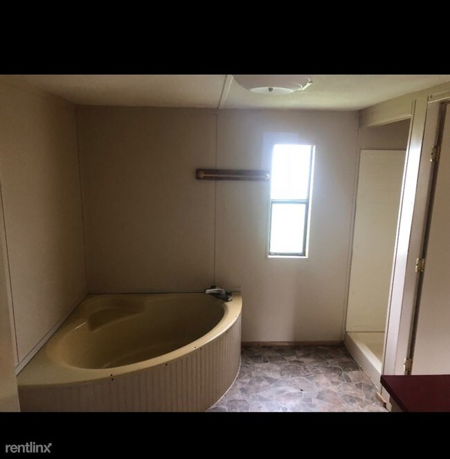 Building Photo - 17 US-84