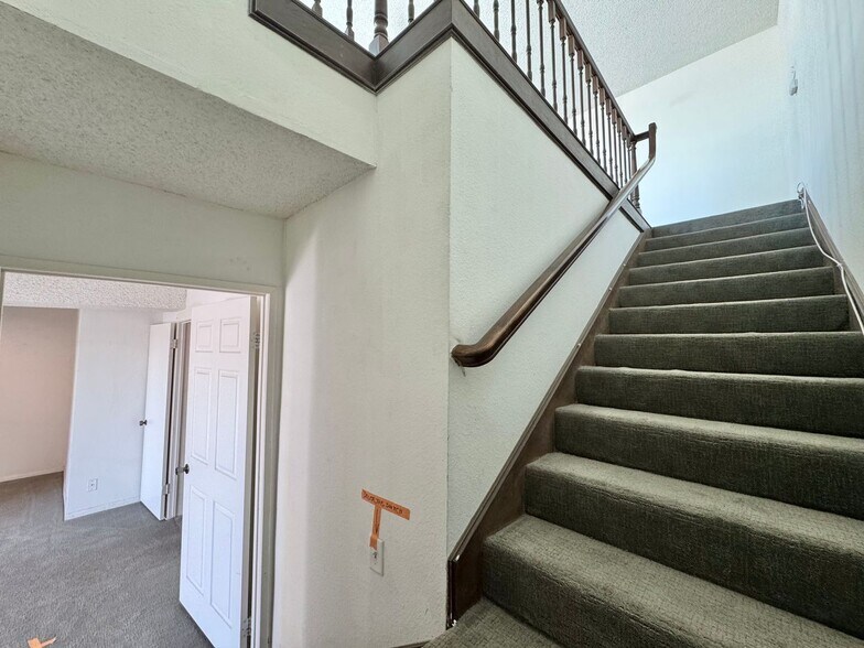 Building Photo - 1444 Centinela Ave