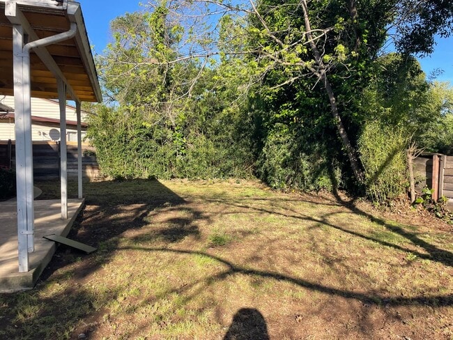 Building Photo - Great house of 4 rooms and 2 bath