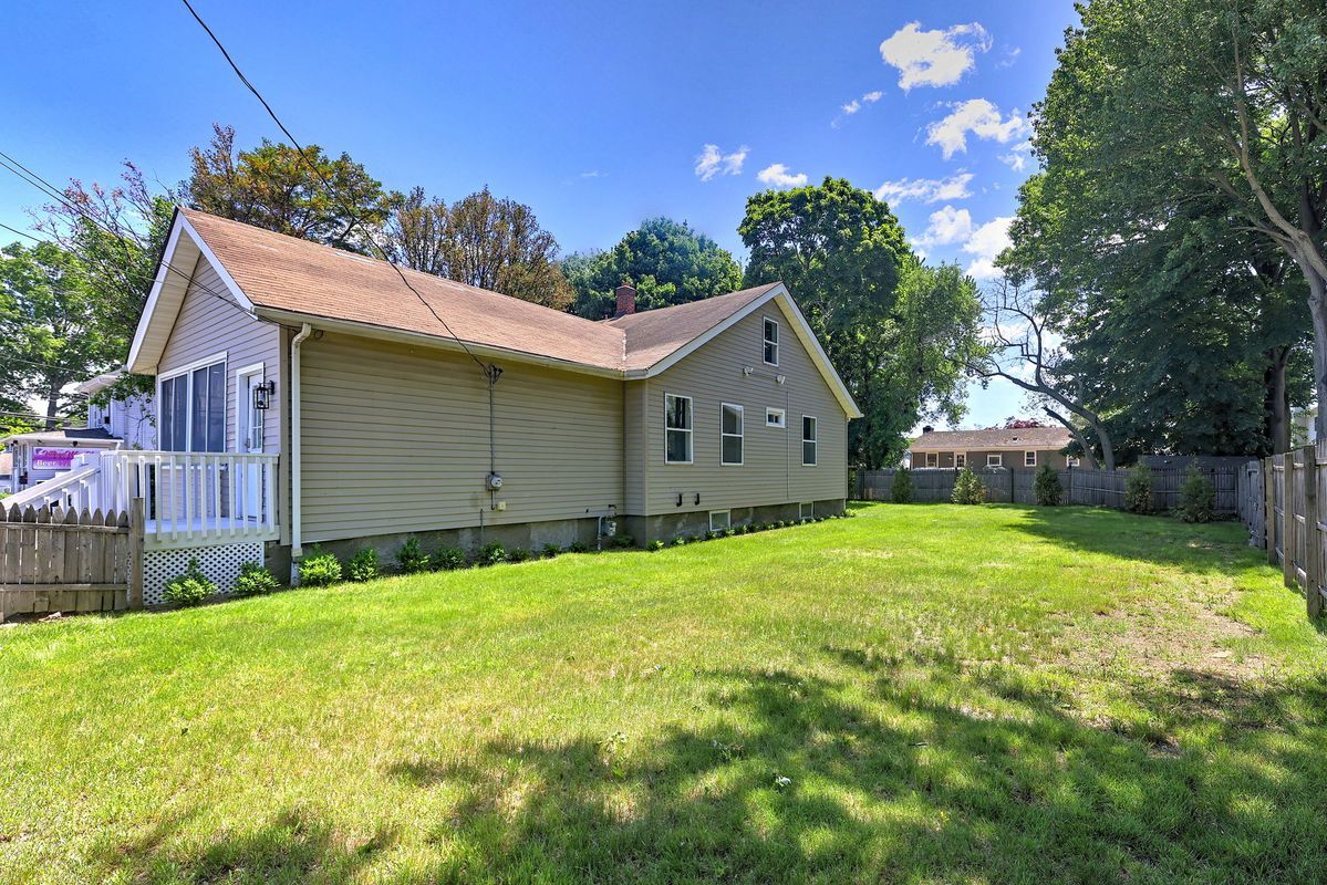 Building Photo - 330 Naugatuck Ave
