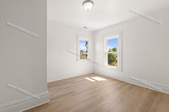Building Photo - University Park Farmhouse with Yard, Deck ...
