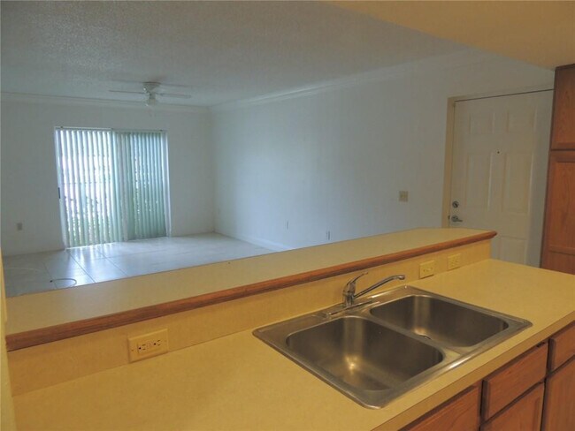 Building Photo - 9905 Westwood Dr