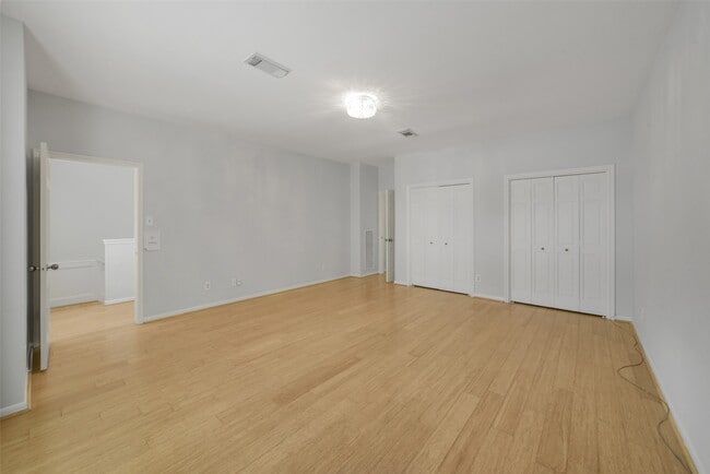 Building Photo - 2423 Nantucket Dr