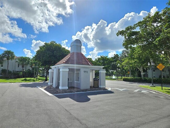 Building Photo - 631 Lyons Rd