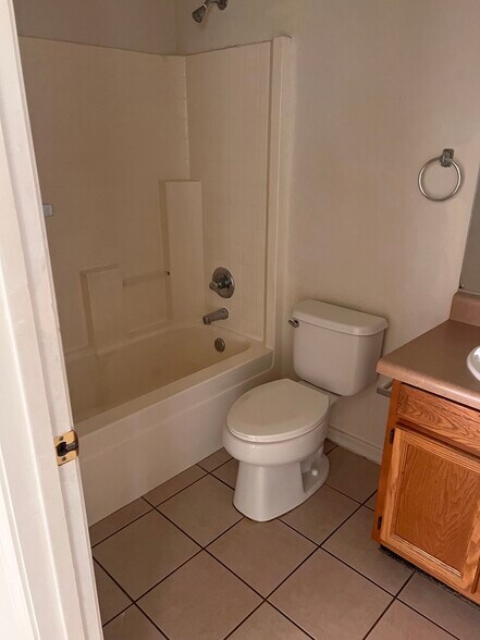 Building Photo - 2536 N Corinthian Garden Dr