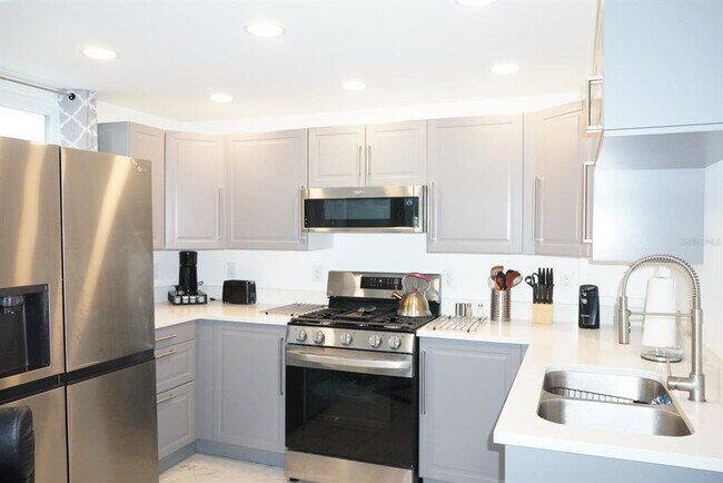 Building Photo - 809 W Park Ave