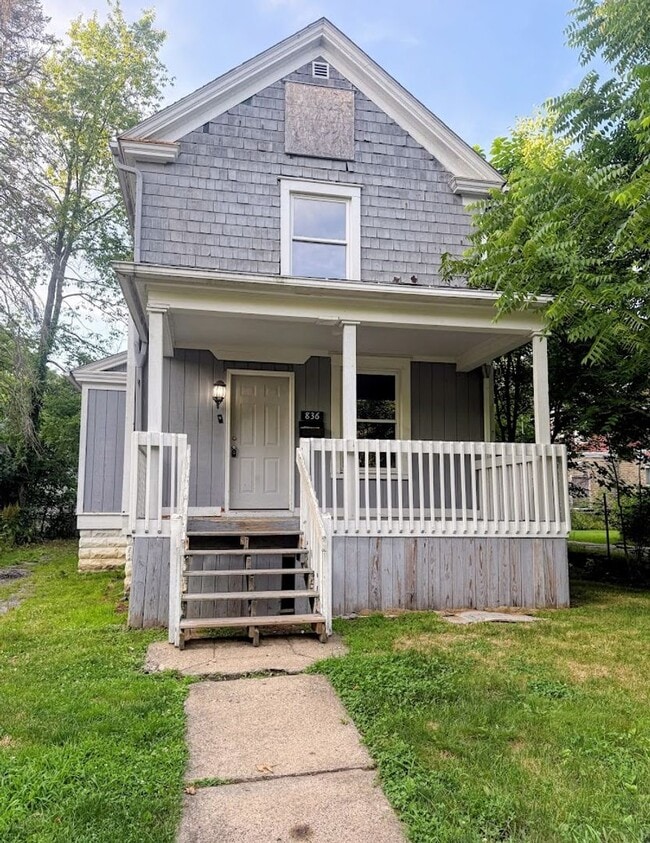 Building Photo - 836 Stadelman Ave