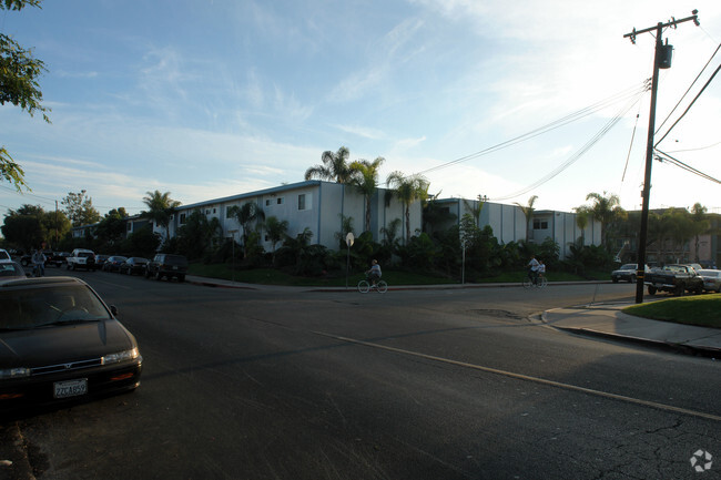 Primary Photo - La Loma Apartments