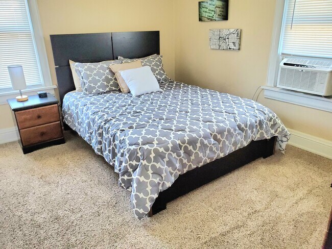 Building Photo - 608 S 35th Ave