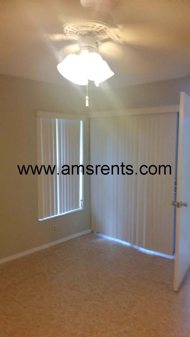 Building Photo - 3 bedroom Townhouse in Orlando