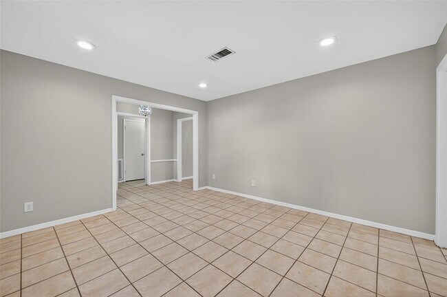 Building Photo - 5611 Carew St