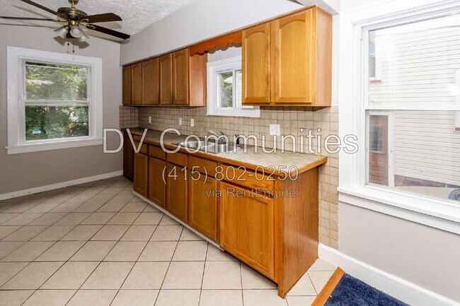 Building Photo - 9110 Rosewood Ave