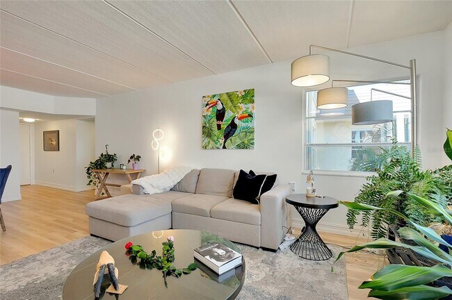 Building Photo - 3806 Gulf of Mexico Dr