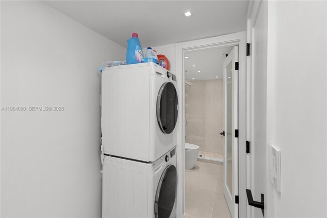 Building Photo - 345 Ocean Dr