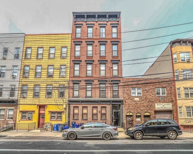 Building Photo - 314 Monroe St